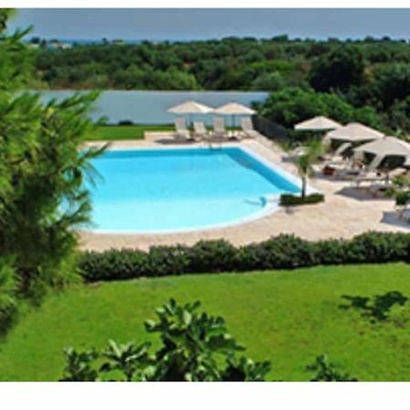 Room In Bb - Stunning Quadruple Room In Ancient Masseria Near The Sea In A Quiet Olive Trees Ostuni Esterno foto